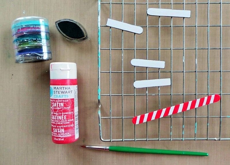 DIY North Pole Signpost made with Craft Sticks at Jennifer Grace Creates